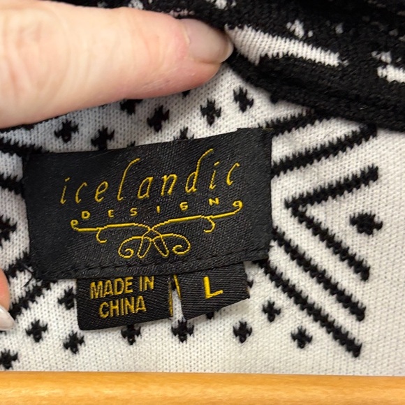 Black and White Zip Up Jacket with Geometric Patterns - Picture 3 of 4